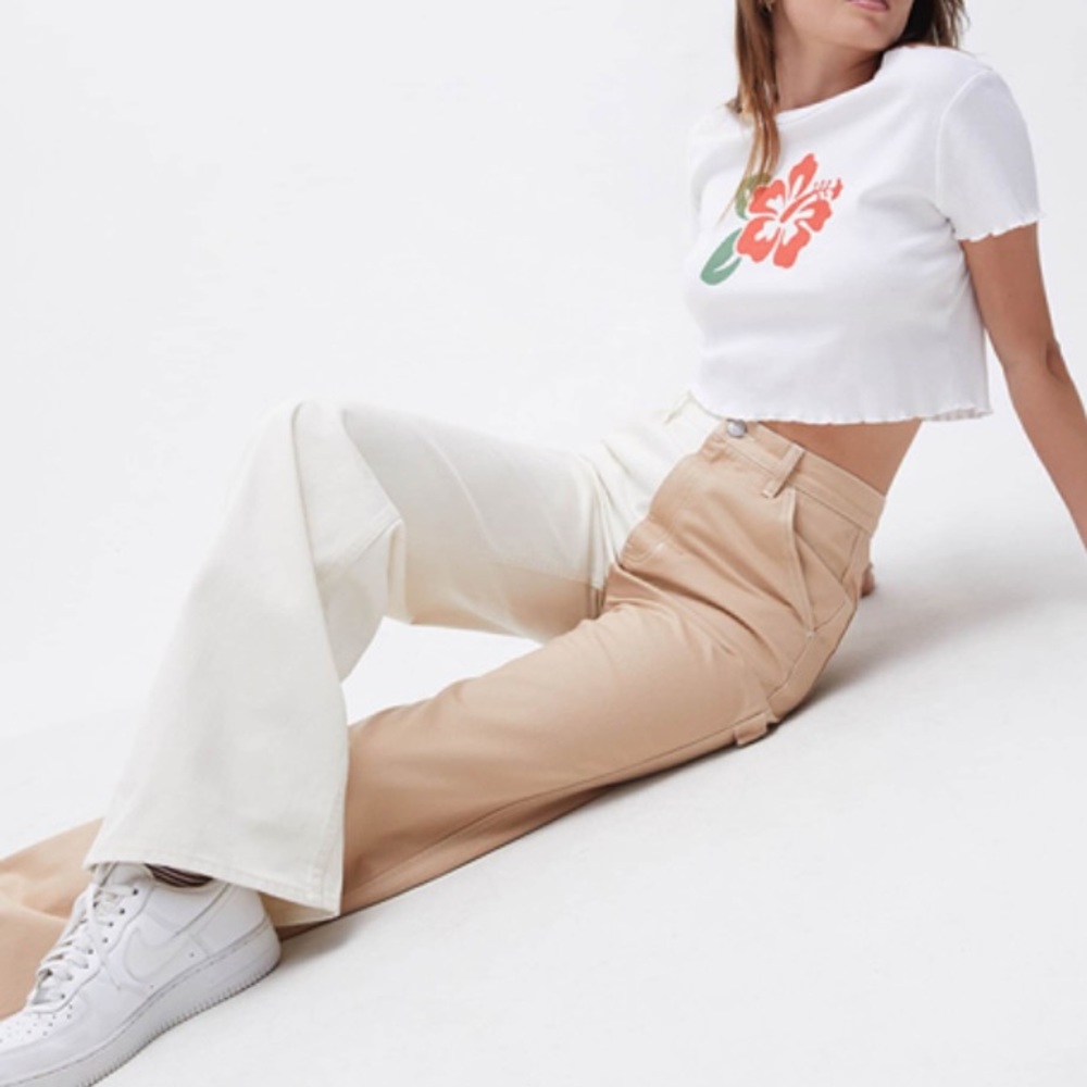 Pacsun tan/white size 26 ultra high rise cargo pants with a a flare🤍🤎